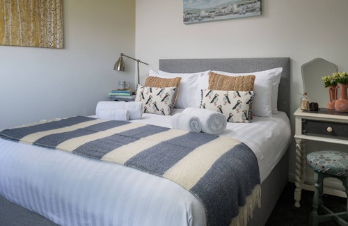 Llanfaelog Casa | Stretton House ~ Views of Snowdonia ~ Close to Rhosneigr Beach