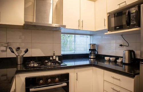 Petit Jean Ocharan Apartamento | Striking 1BR in Miraflores