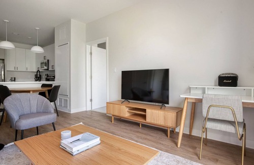 Lower Washington - Mount Hope Apartamento | Striking Roslindale 2BR w/ Fitness & Laundry, walk to T, by Blueground