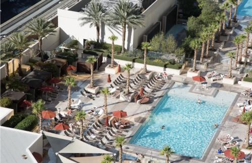 Las Vegas Apartamento | Strip View Balcony Suites - No Resort Fee !