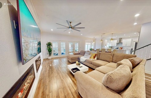 Spring Valley Casa | Strip view is master back yard hottub,BBQ 8 minutes to strip