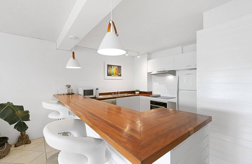 Noosa Heads Apartamento | Stroll to Noosa Main Beach and Hastings St. Child and pet friendly.