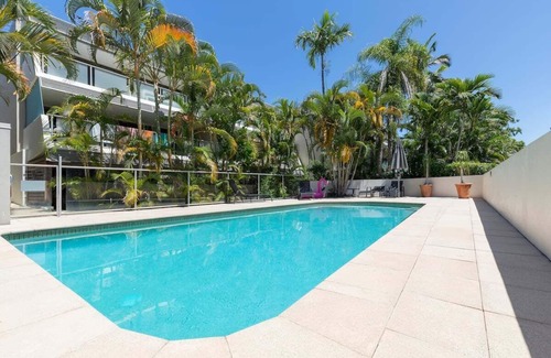 Noosa Heads Apartamento | Stroll to Noosa Main Beach and Hastings St. Child and pet friendly.