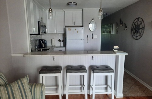 Caine Woods Condominio | Familia 1bedroom amigable / 1bathwalk a la playa. Wifi gratuito Dos grandes de la piscina.