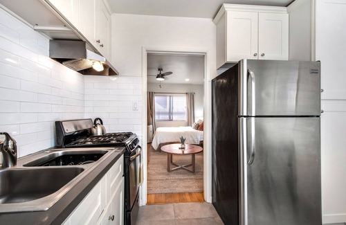 Belmont Shore Apartamento | Stroll to the Beach from your 2nd Street Studio