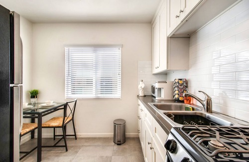 Belmont Shore Apartamento | Stroll to the Beach from your 2nd Street Studio