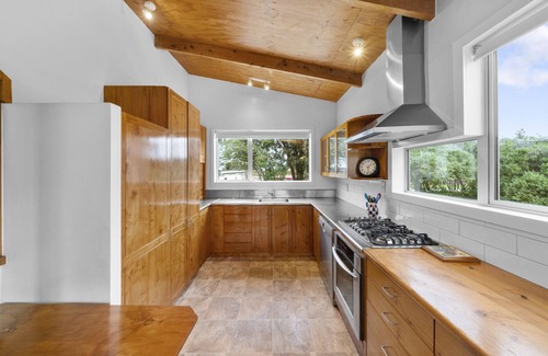 Te Horo Beach Casa | STROLL TO THE SEA - TE HORO BEACH HOLIDAY HOUSE in Te Horo Beach