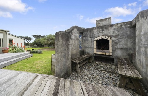 Te Horo Beach Casa | STROLL TO THE SEA - TE HORO BEACH HOLIDAY HOUSE in Te Horo Beach