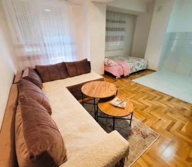 North Macedonia Apartamento | Strumica Studio Apartment Near the City Park -Late check in available-