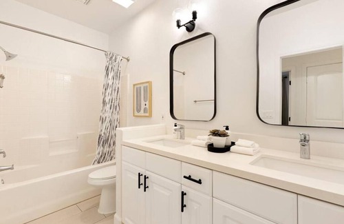 Indio Casa | Strut Oasis 71 - Redesigned 1-Acre Estate, Volleyball, Putting Green, Fire Pit, Billiards!