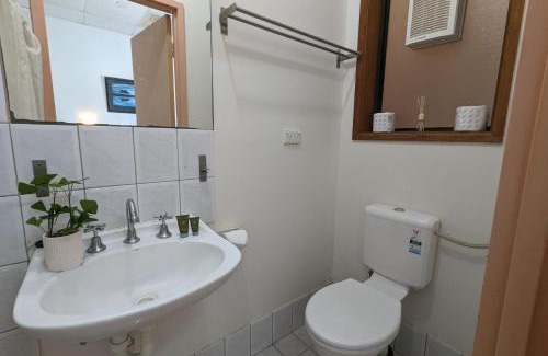 Adelaide Central Business District Hotel | Studio 16 Wright Lodge