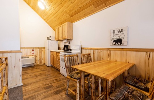 Whitefish Complejo | Studio 2 King Bed, Full Bath, Full Kitchen 10 Minutes from West Glacier Park!
