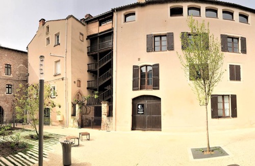 Cahors Old Town Apartamento | Studio 2*, place Saint Priest, first floor