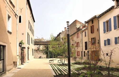 Cahors Old Town Apartamento | Studio 2*, place Saint Priest, first floor