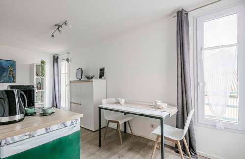Quartier Chorier-Berriat Apartamento | Studio 24m2, balcony, reversible air conditioning, private parking, streetcar