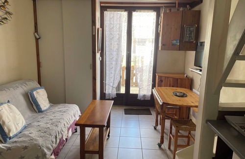 Les Cabanes de Fleury Apartamento | Studio 300m from the sea, fully equipped