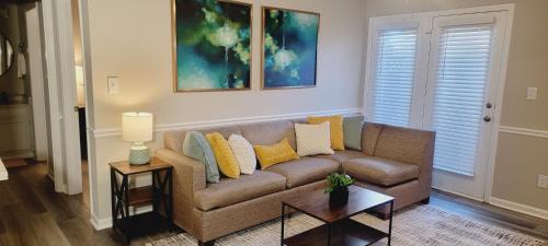 Pine Forest Apartamento | Studio 409 - Ground Floor Access, High-Speed Internet