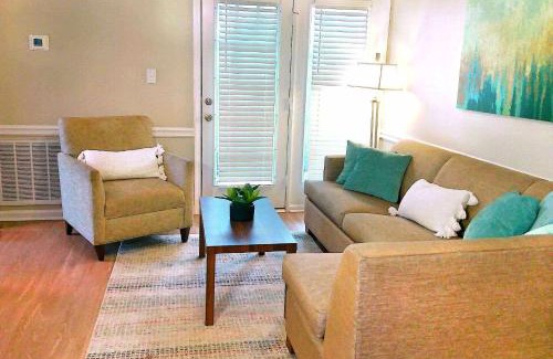 Pine Forest Apartamento | Studio 415 - Accessible 1st Floor with Self Check-in