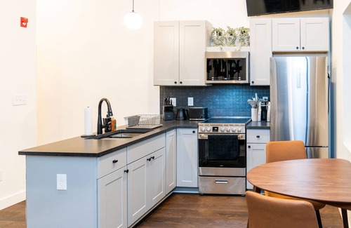 Center City East Apartamento | Studio 45 is a Studio Apartment in the Historic Old City section of Philadelphia