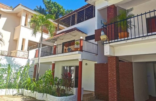 Los Brazos Apartamento | Studio with a Kitchen Steps Away from the Beach