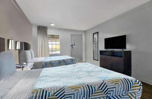 Denton Hotel | Studio 6-Denton, TX - UNT