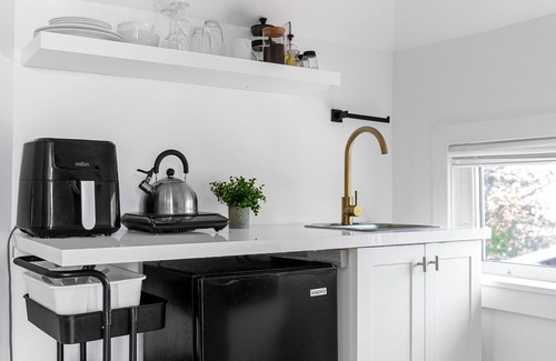Moncton Apartamento | Studio 8~ Modern Loft w/ private balcony