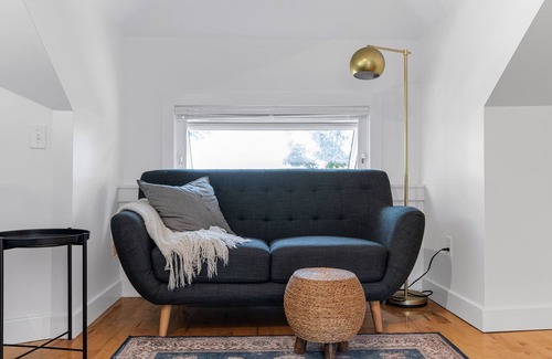 Moncton Apartamento | Studio 8~ Modern Loft w/ private balcony