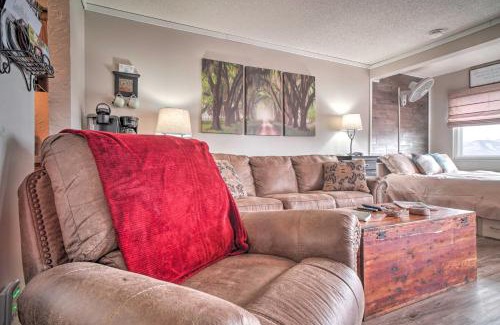 Chalet Village Apartamento | Studio about 3 Mi to Great Smoky Mountain Natl Park!