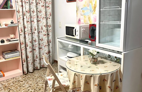 Lorca Apartamento | Estudio 'Alojamiento Ruizo' con vistas a la montaña, piscina compartida y Wi-Fi