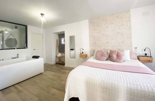 Alcala de los Gazules Apartamento | Studio Apartment 'Amores Loft Rural' with Wi-Fi and Air Conditioning