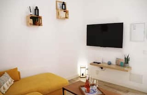 Alcala de los Gazules Apartamento | Studio Apartment 'Amores Loft Rural' with Wi-Fi and Air Conditioning