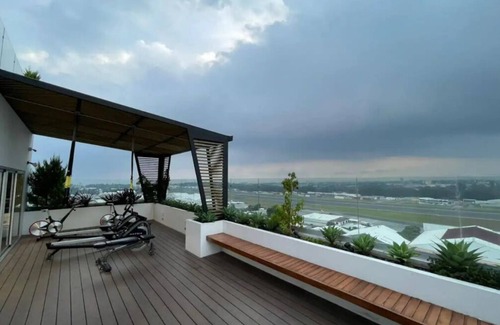 Zona 13 Apartamento | STUDIO APARTMENT FEATURING PRIVATE BALCONY NEAR THE AIRPORT