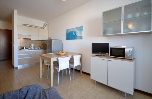 Lignano Sabbiadoro Apartamento | Apartamento estudio cerca del mar en Lignano