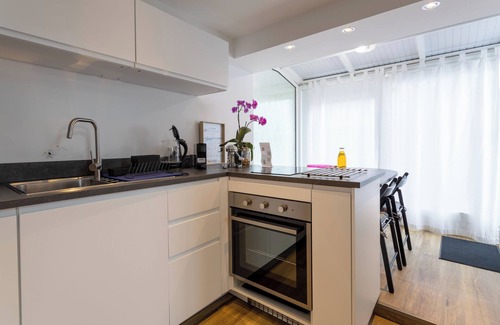 Clohars-Fouesnant Apartamento | Apartamento estudio 'À La Campagne Avec Piscine' con piscina compartida, jardín compartido y Wi-Fi