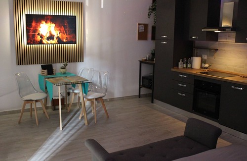 Seveso Apartamento | Studio apartment 100 meters from the station. Trains every 15 minutes to Milan and Como!