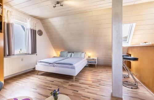 Albstadt Apartamento | Apartamento estudio 'Allerliebst' con vistas a la montaña, terraza privada y Wi-Fi