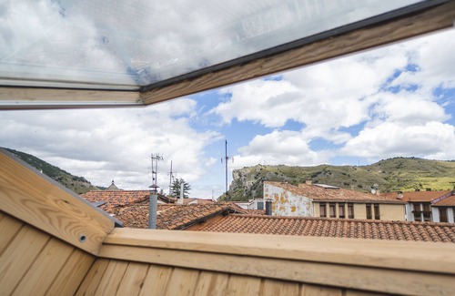 Ezcaray Apartamento | Apartamento estudio 'Altuzarra 1' con vistas a la montaña, terraza privada y Wi-Fi