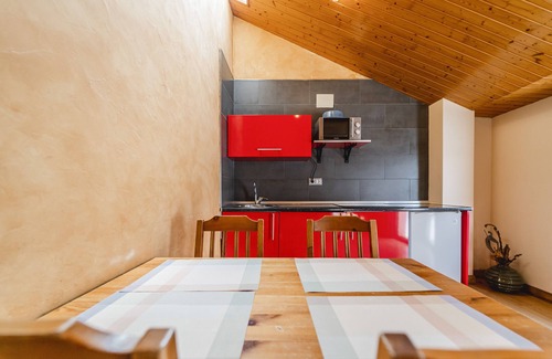 Ezcaray Apartamento | Apartamento estudio 'Altuzarra 2' con vistas a la montaña, terraza privada y Wi-Fi