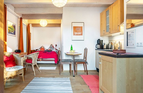 Pries Apartamento | Apartamento estudio 'Apartment Im Schwedenhaus' con terraza privada, jardín privado y Wi-Fi