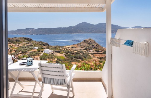 Milos Apartamento | Apartamento estudio 'Betty con vistas al mar' con vistas al mar, Wi-Fi y aire acondicionado.