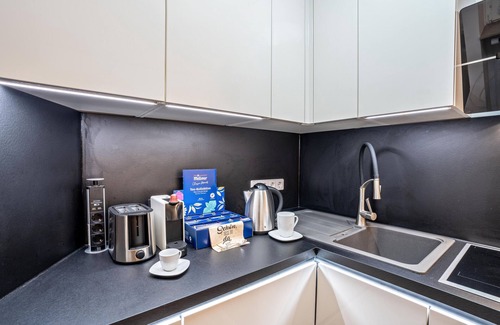 Bad Liebenzell Apartamento | Apartamento estudio 'Zentrale Ferienwohnung Mit Balkon' con vistas a la montaña, balcón y Wi-Fi