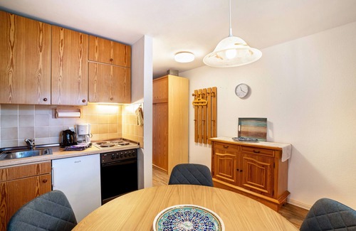 Bad Liebenzell Apartamento | Apartamento estudio 'Ferienwohnung Weitblick' con vistas a la montaña y balcón