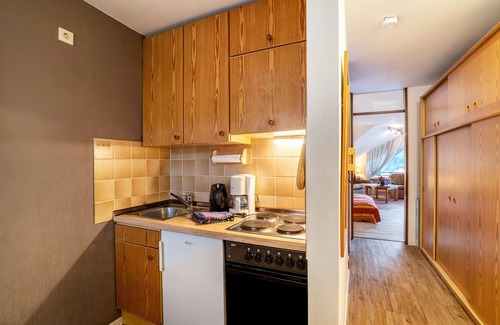Bad Liebenzell Apartamento | Apartamento estudio 'Ferienwohnung Weitblick' con vistas a la montaña y balcón