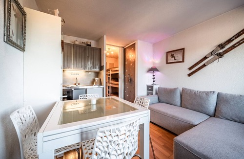 Bogeve Apartamento | Apartamento estudio 'De Charme' con vistas a la montaña y balcón