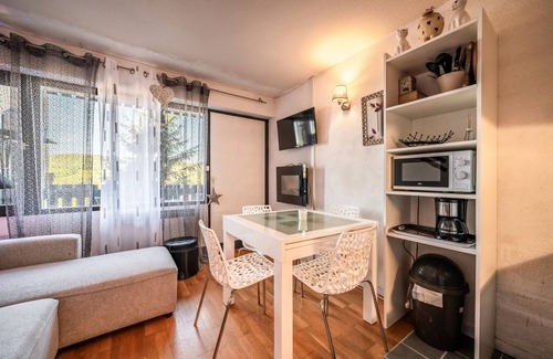 Bogeve Apartamento | Apartamento estudio 'De Charme' con vistas a la montaña y balcón