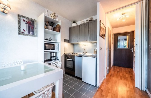 Bogeve Apartamento | Apartamento estudio 'De Charme' con vistas a la montaña y balcón