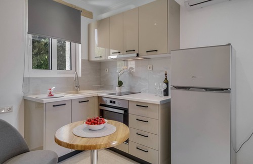 Lefkada Apartamento | Apartamento estudio "Deluxe 1" con vistas al mar, piscina compartida y Wi-Fi