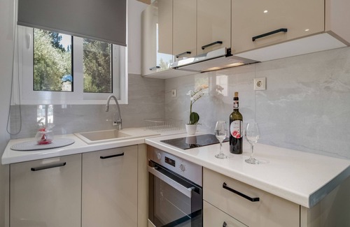Lefkada Apartamento | Apartamento estudio "Deluxe 1" con vistas al mar, piscina compartida y Wi-Fi
