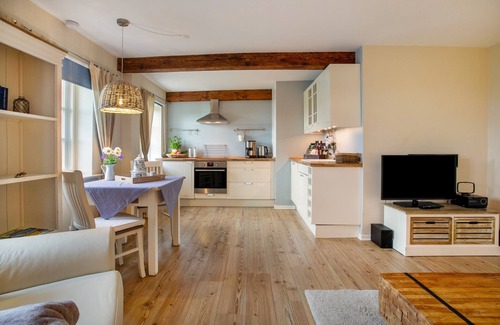 Pellworm Apartamento | Apartamento estudio 'Der Silberhof Von 1856 - Heine' con terraza, jardín compartido y Wi-Fi
