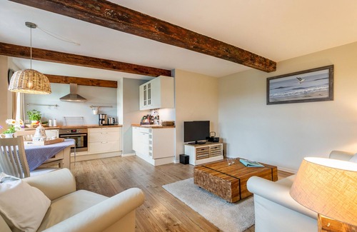 Pellworm Apartamento | Apartamento estudio 'Der Silberhof Von 1856 - Heine' con terraza, jardín compartido y Wi-Fi